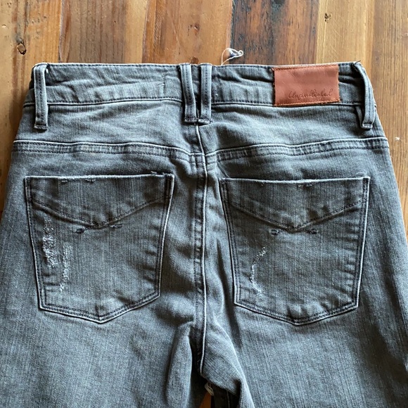 Francesca’s Unpublished Cropped Boot Cut Jeans - Picture 5 of 8